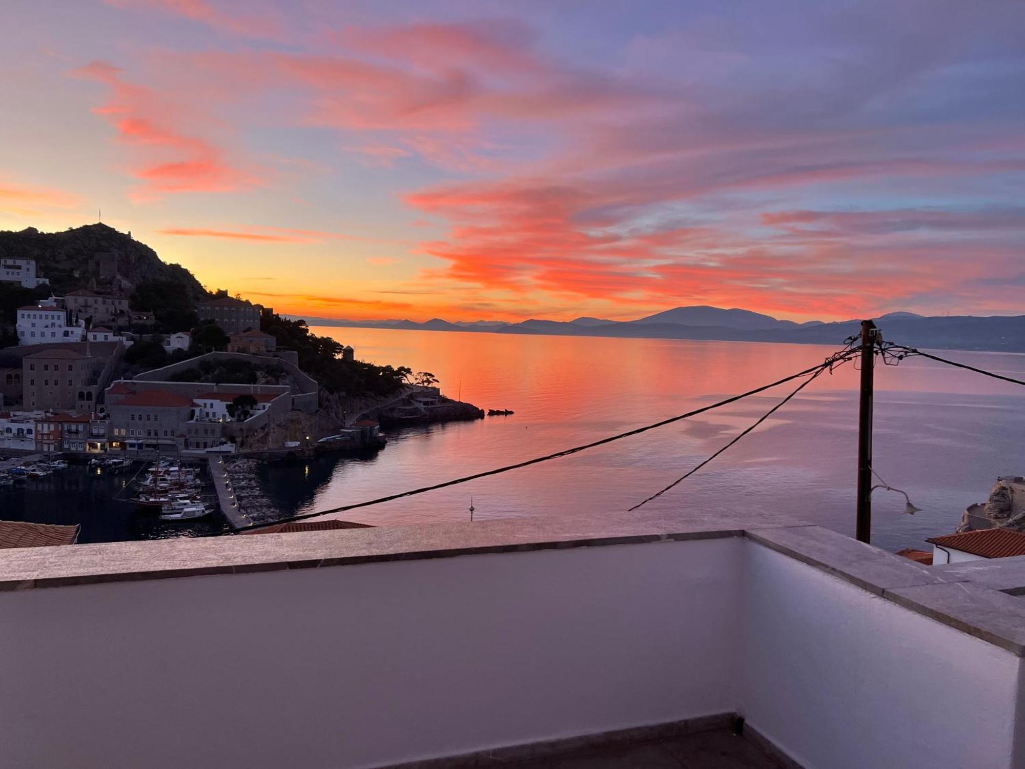 Villa Sunset ไฮดรา ภายนอก รูปภาพ